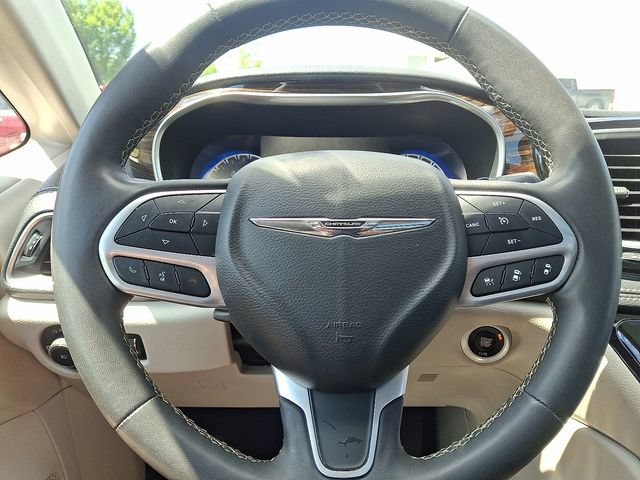 Used 2023 Chrysler Pacifica Limited FWD image 19