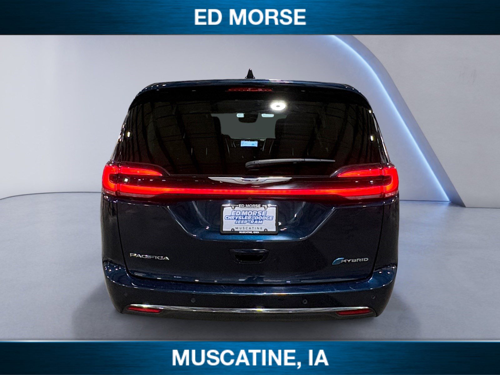 Used 2024 Chrysler Pacifica Select image 4