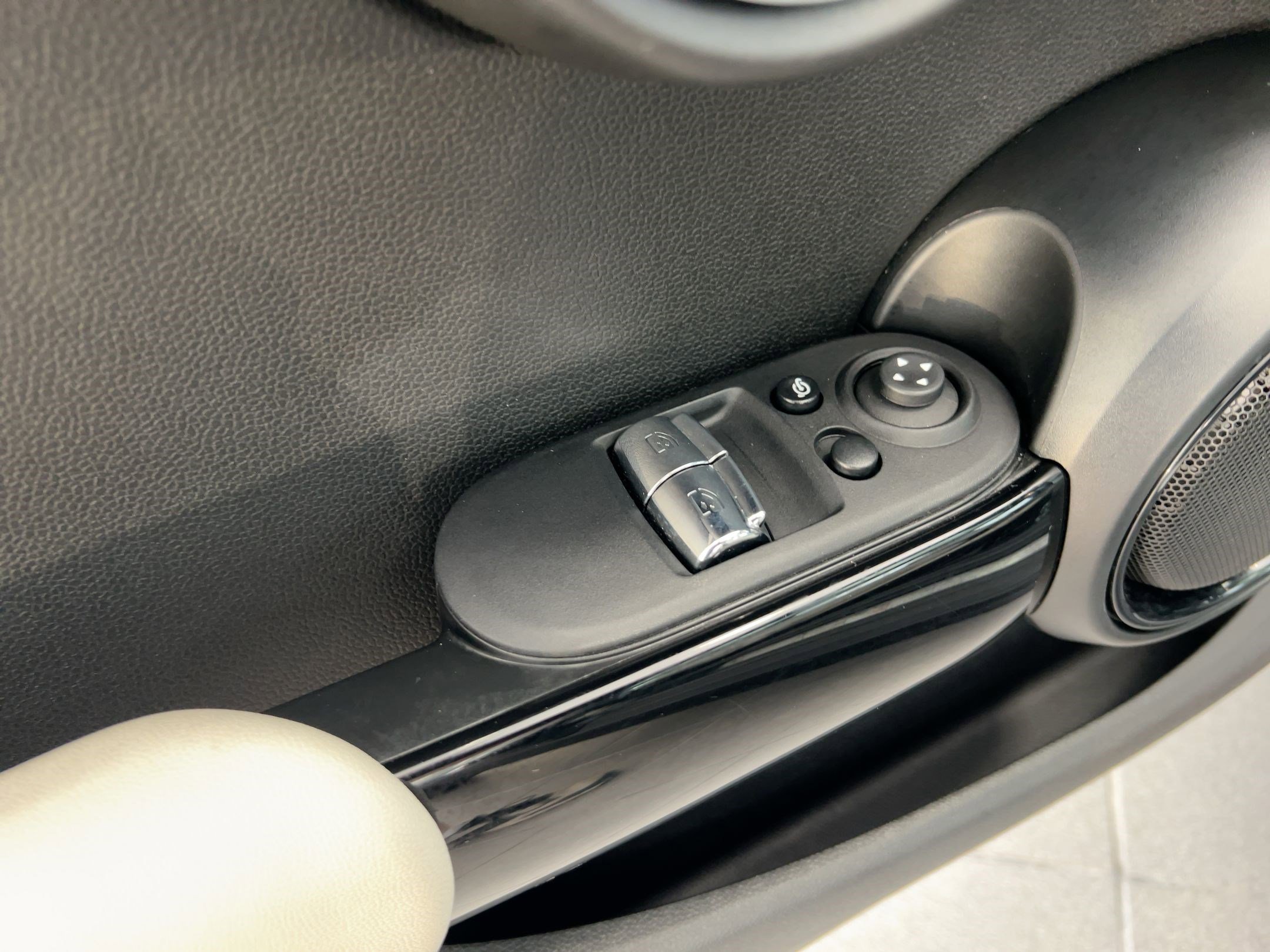 Used 2023 MINI Cooper S image 13