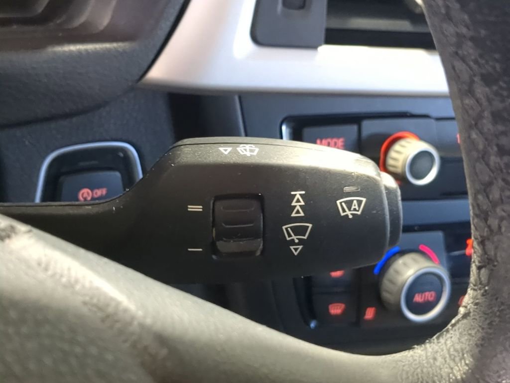 Used 2014 BMW 320i xDrive Sedan image 30