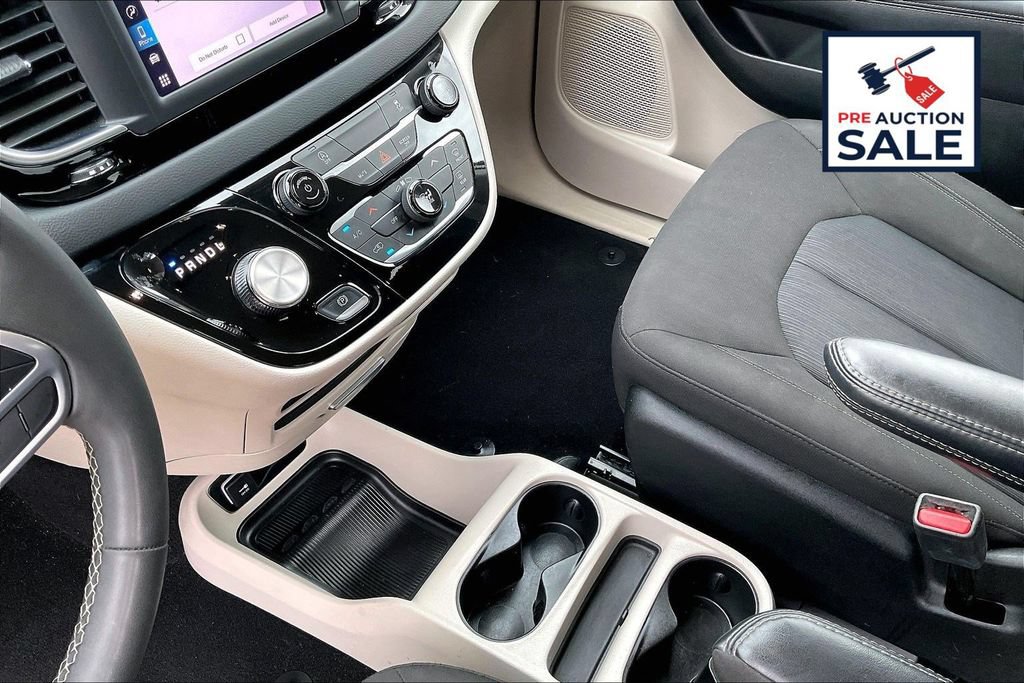 Used 2023 Chrysler Voyager LX FWD image 16