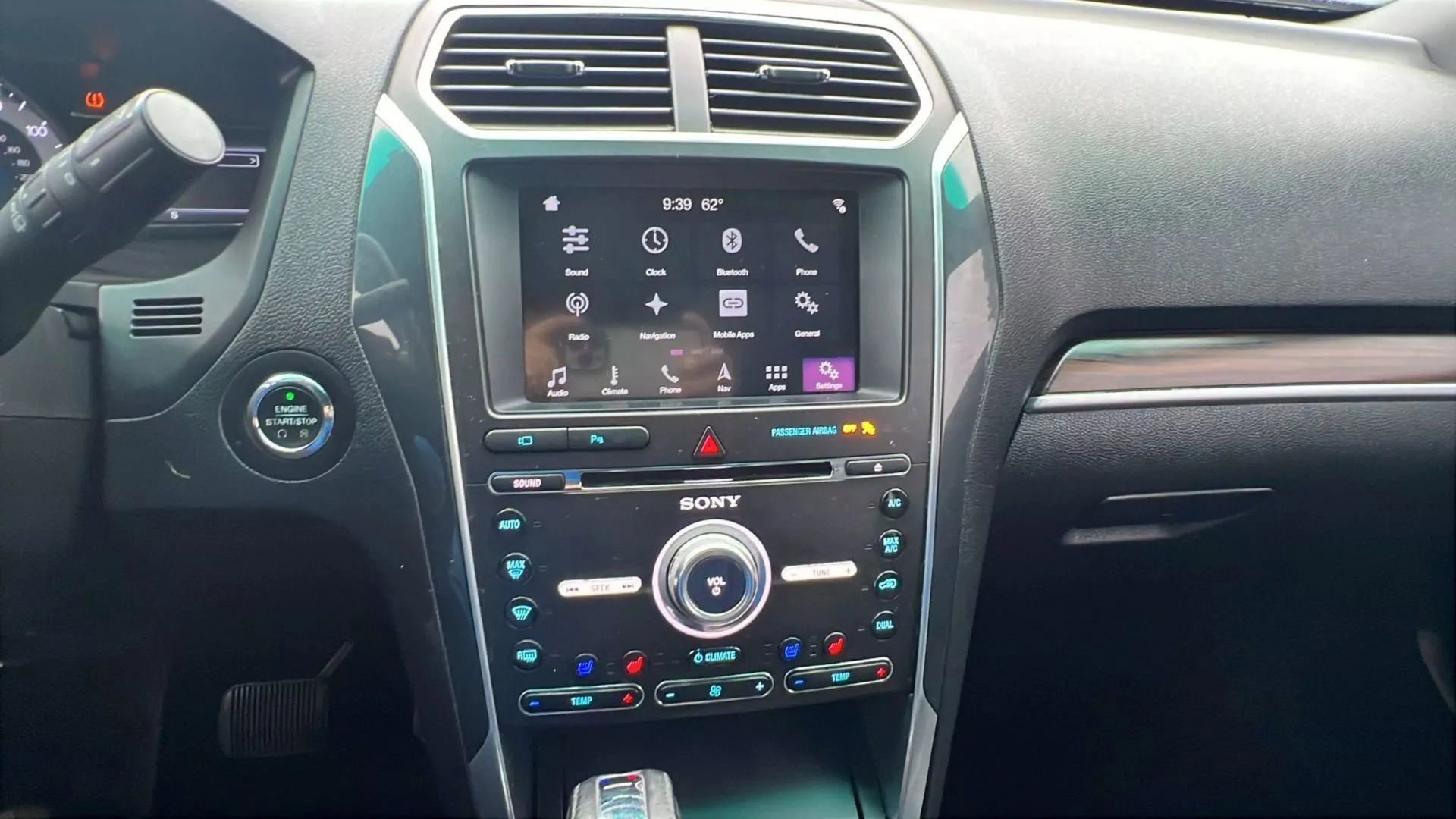 Used 2017 Ford Explorer Limited image 18