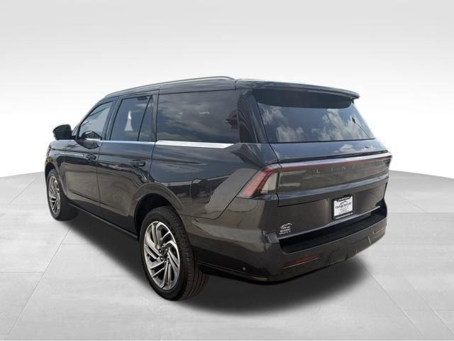 Used 2025 Lincoln Navigator Reserve image 11
