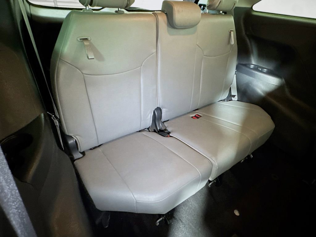 Used 2025 Toyota Sienna XLE image 26