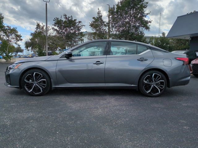 Used 2024 Nissan Altima 2.5 SR w/ SR Premium Package FWD image 8