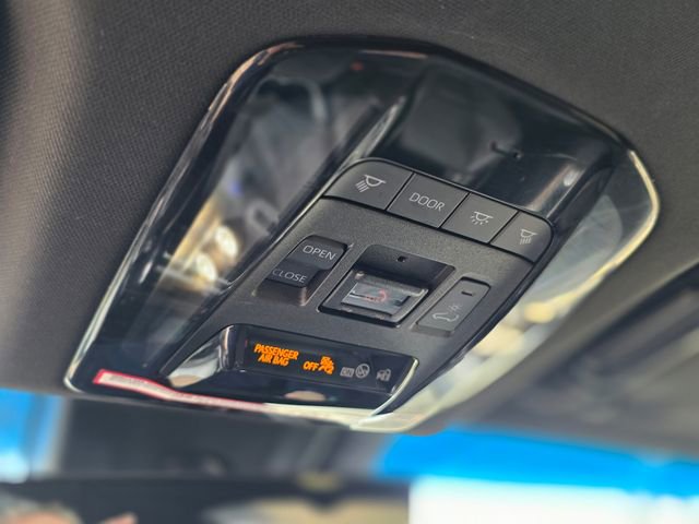 Used 2022 Toyota Venza Limited w/ Advanced Technology Package image 27