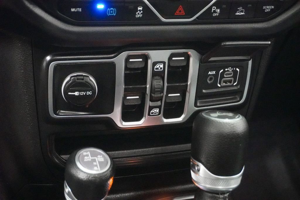 Certified 2025 Jeep Wrangler Unlimited Sahara w/ Safety Group image 28