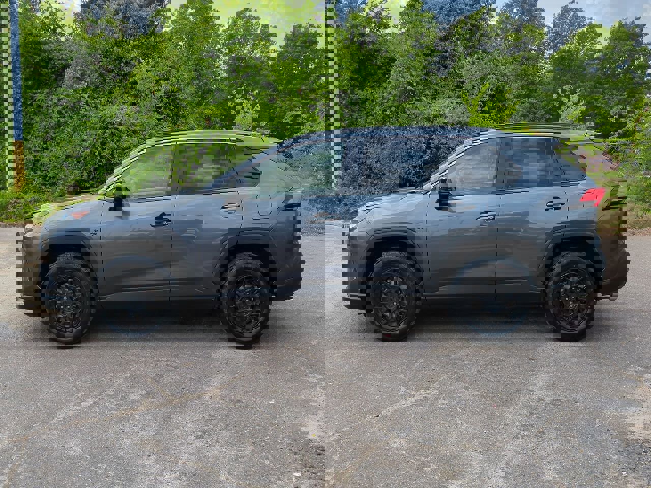 Used 2020 Toyota RAV4 LE FWD image 8