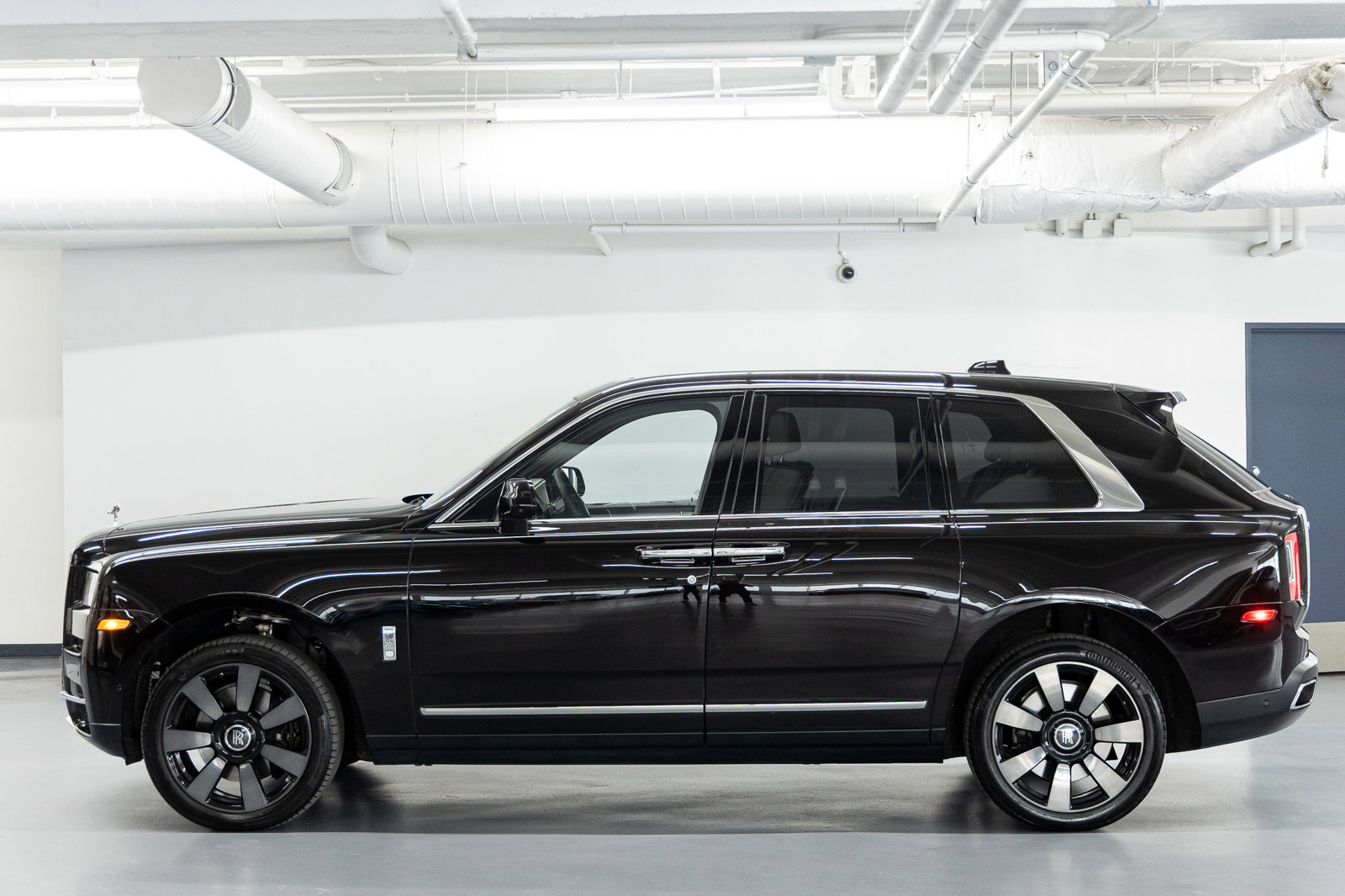 Certified 2023 Rolls-Royce Cullinan w/ Cullinan Package image 2