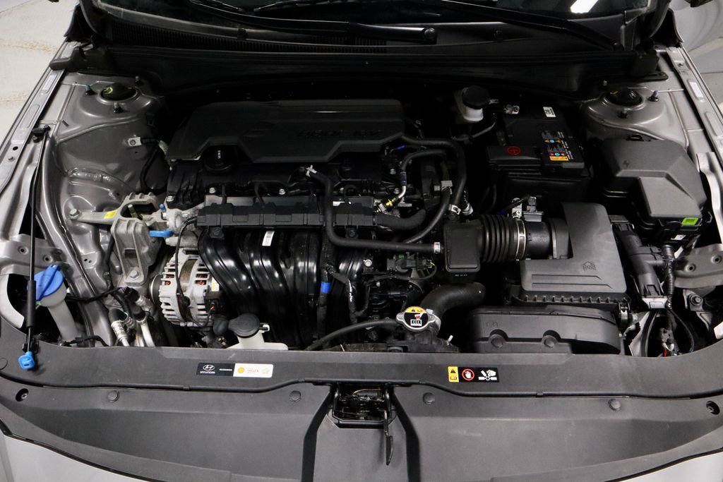 Certified 2025 Hyundai Elantra SEL image 18