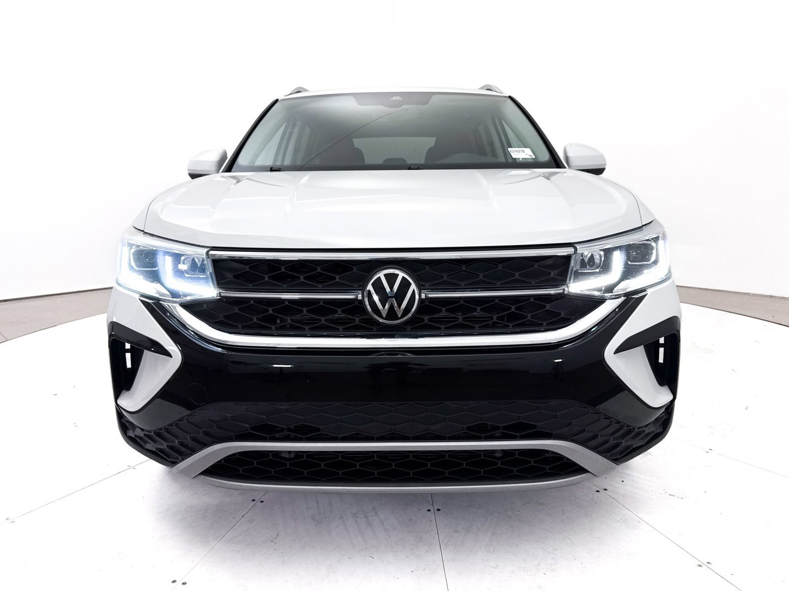 Used 2022 Volkswagen Taos SEL w/ Panoramic Sunroof Package FWD image 11