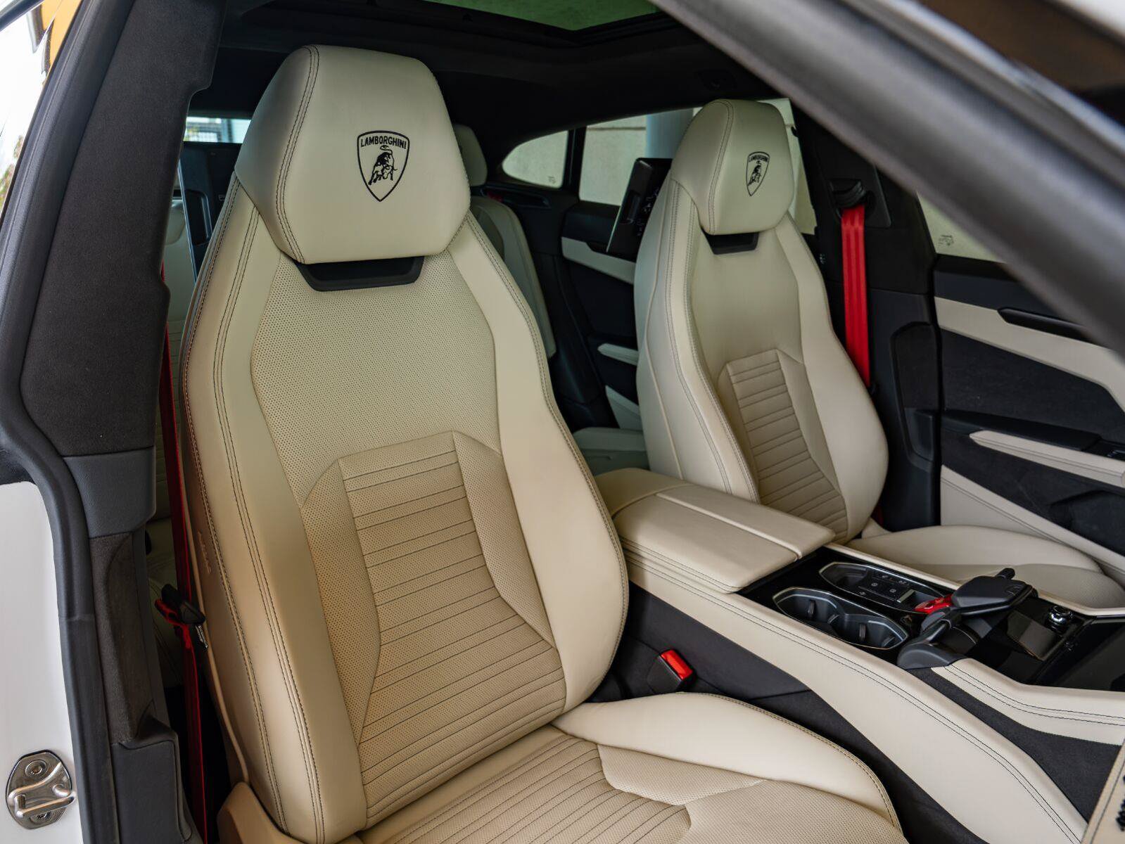 Used 2025 Lamborghini Urus SE AWD/4WD image 22