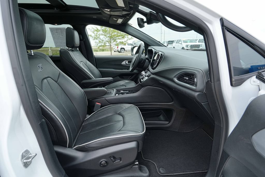 Used 2025 Chrysler Pacifica Limited FWD image 21