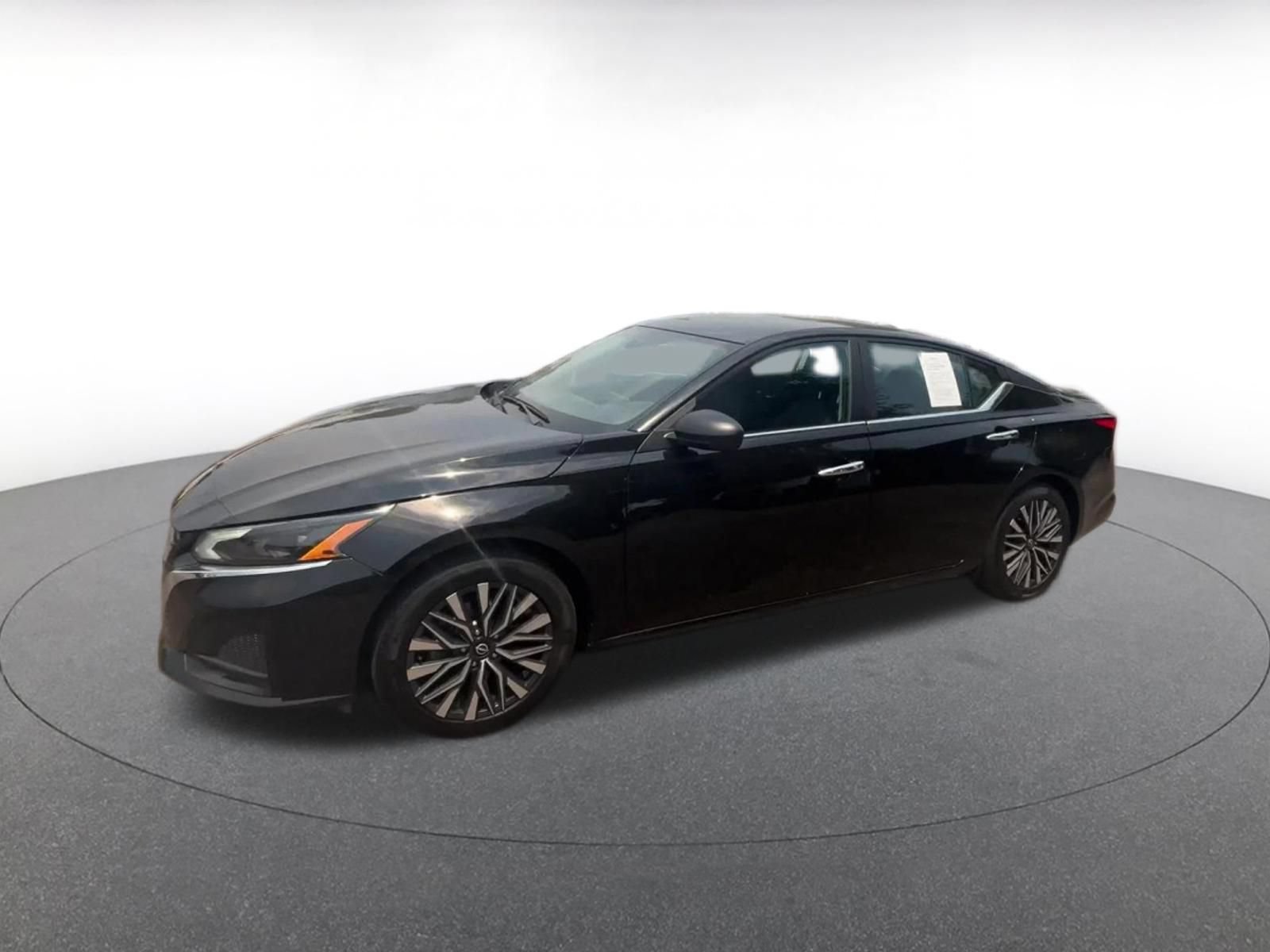 Used 2025 Nissan Altima 2.5 SV FWD image 8