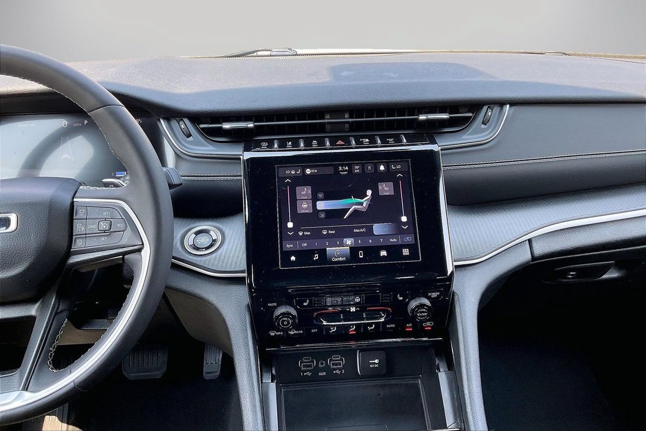 Certified 2023 Jeep Grand Cherokee Altitude AWD/4WD image 13