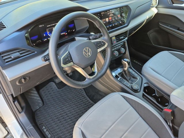 Used 2023 Volkswagen Taos SE AWD/4WD image 12
