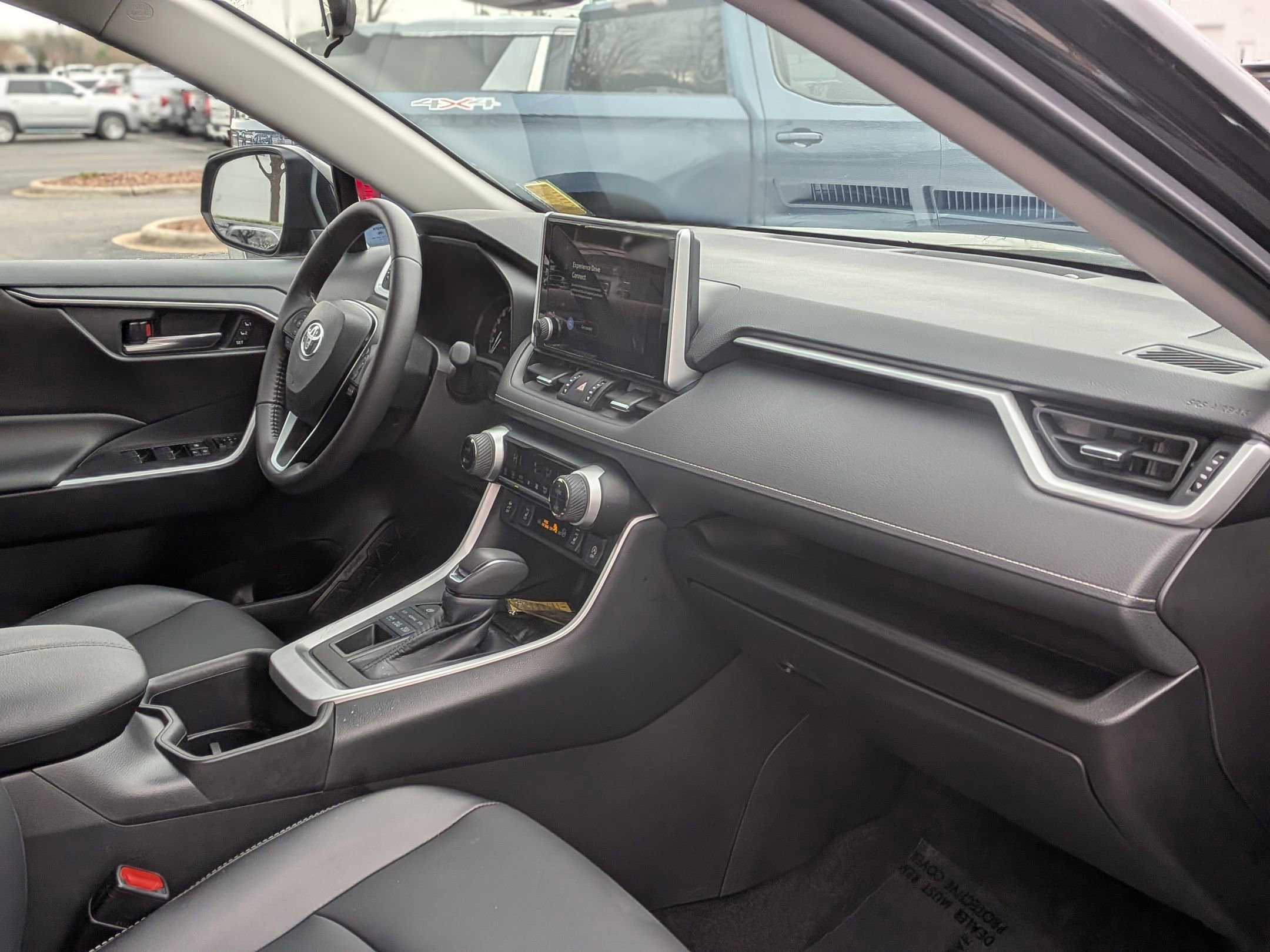 Used 2023 Toyota RAV4 XLE Premium image 22