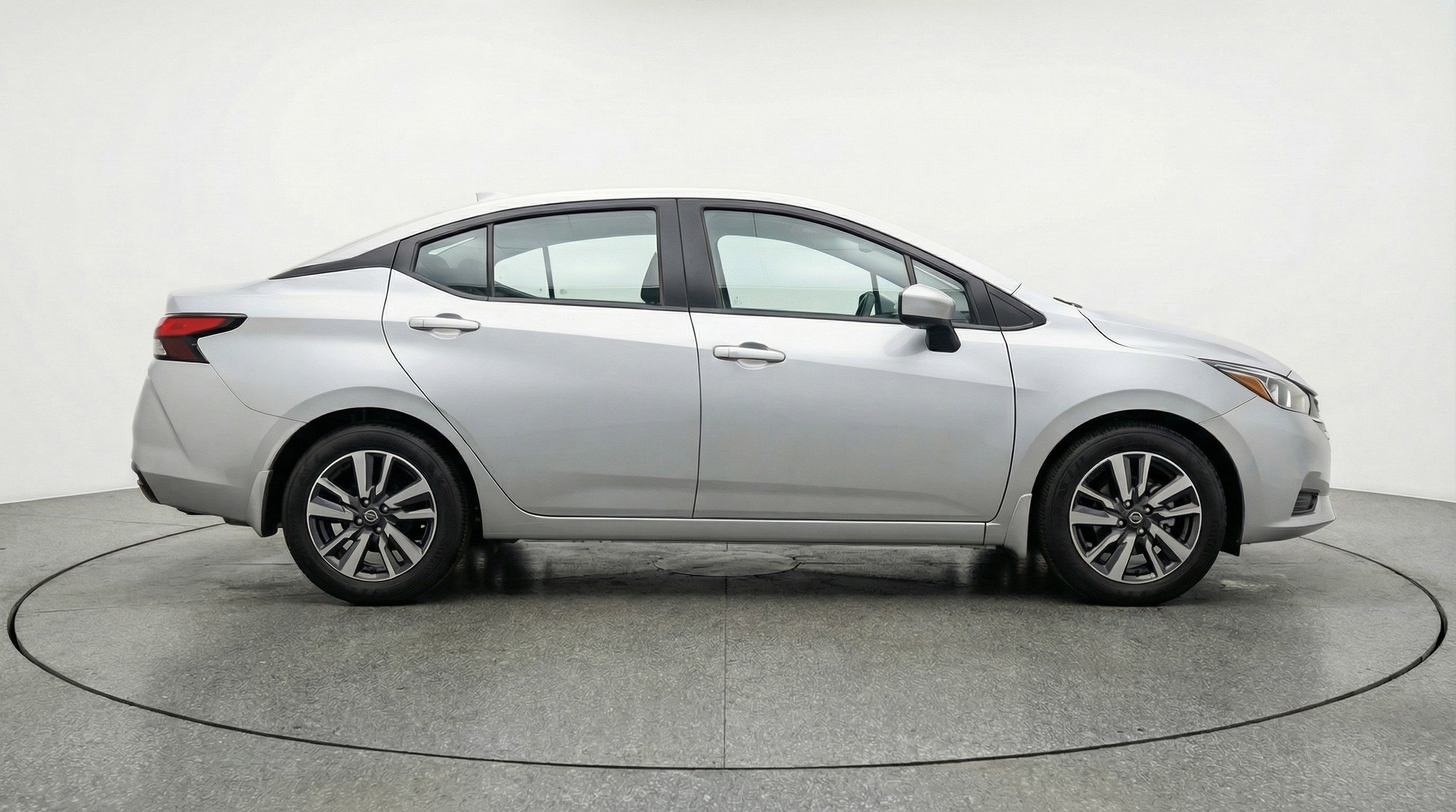 Used 2025 Nissan Versa SV image 11