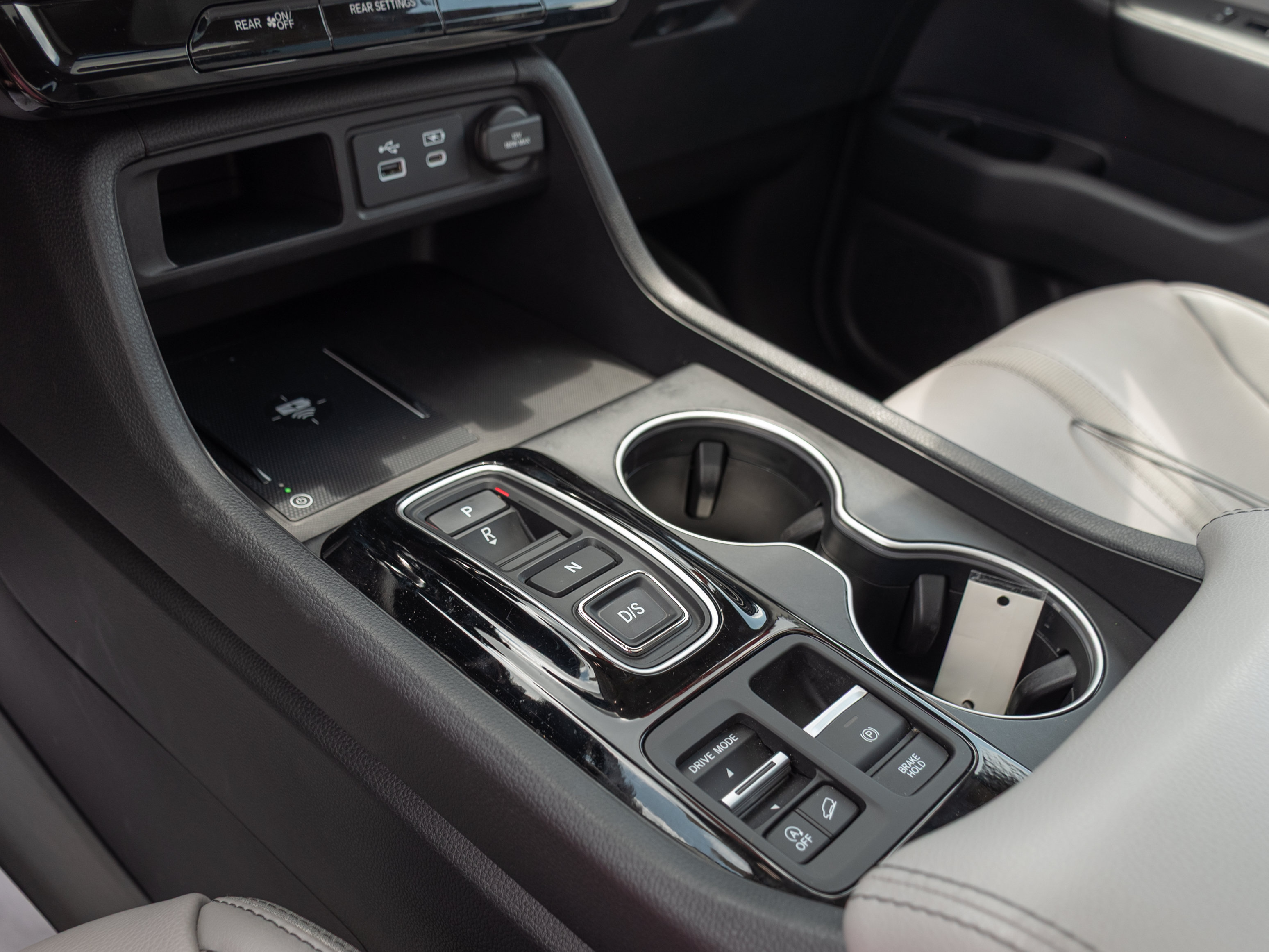 Used 2025 Honda Pilot Touring image 17
