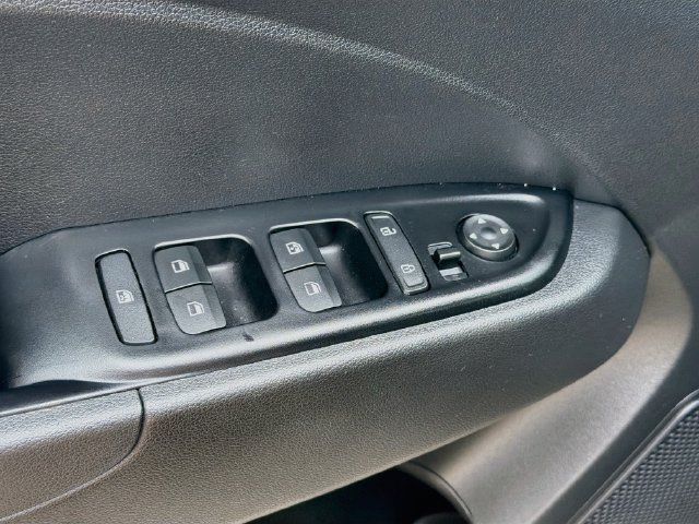 Certified 2025 Hyundai Venue SEL FWD image 17