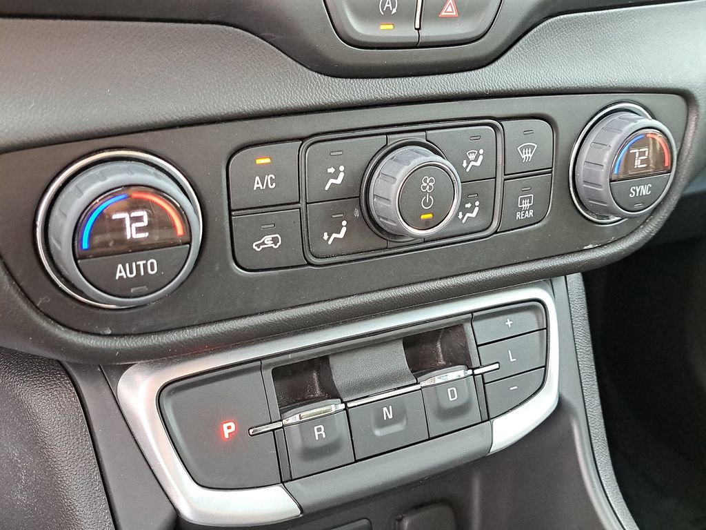 Used 2024 GMC Terrain SLT image 25