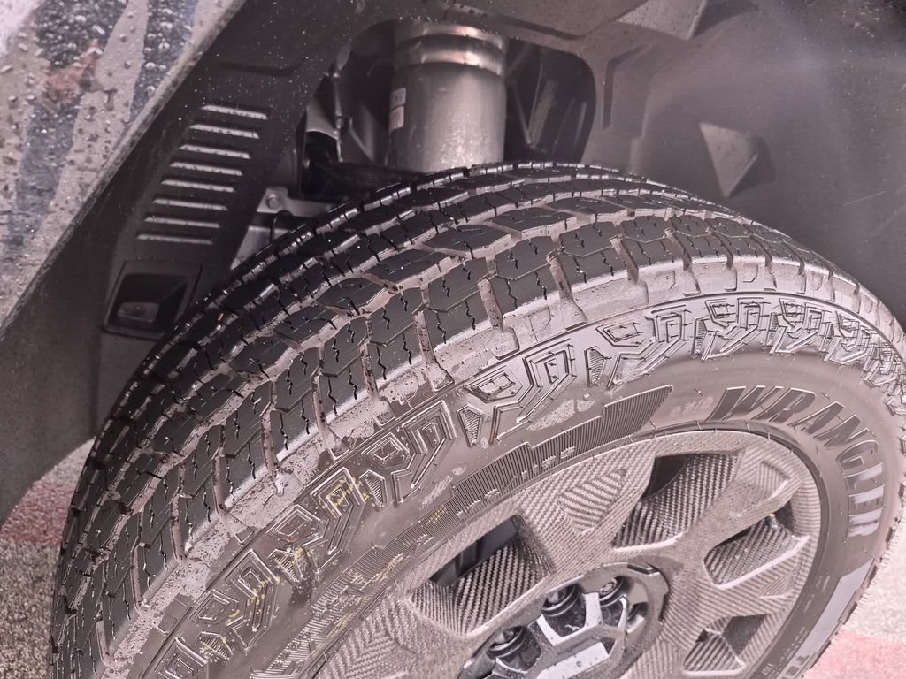 New 2026 GMC Hummer EV 3X w/ Carbon Fiber Edition Package AWD/4WD image 17