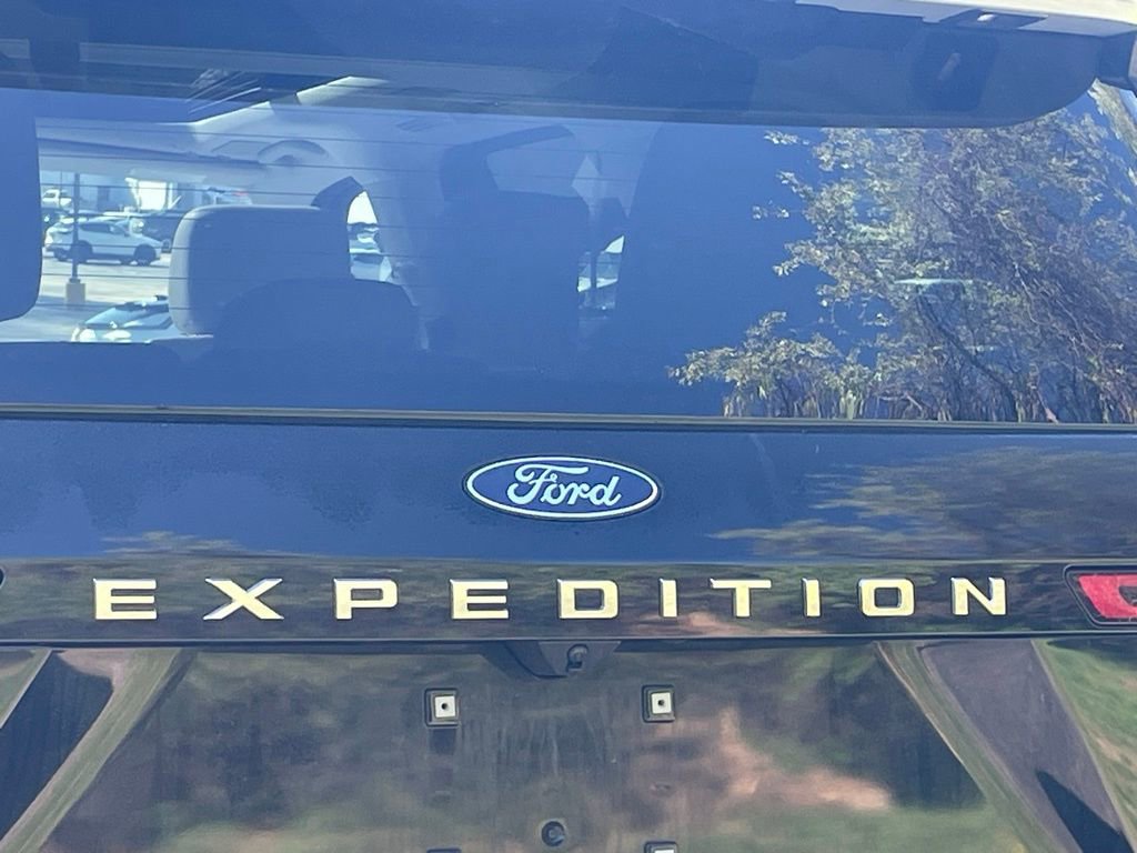 Used 2025 Ford Expedition Platinum w/ Platinum Ultimate Package AWD/4WD image 28