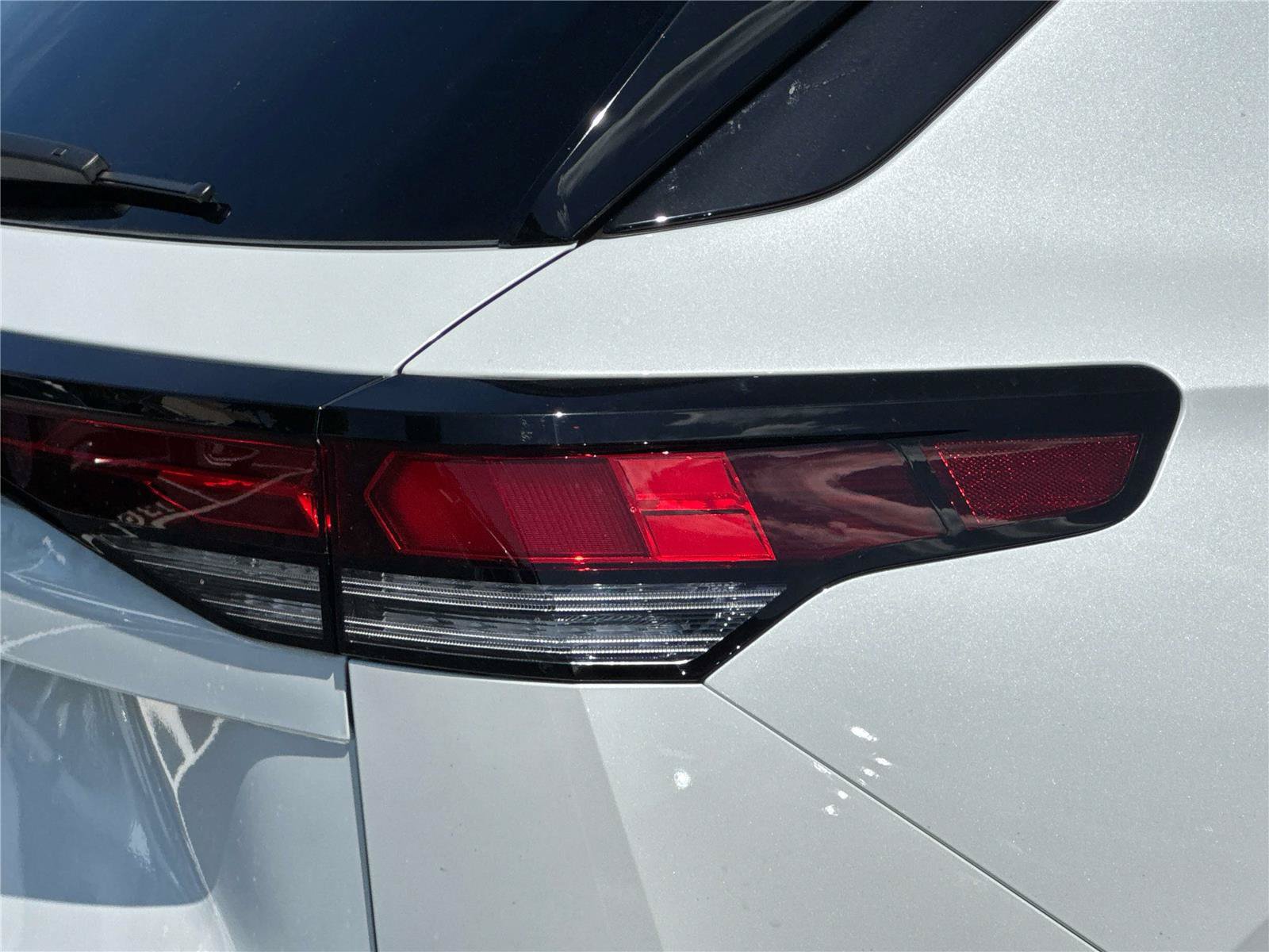 New 2026 Volkswagen Tiguan SE R-Line FWD image 8