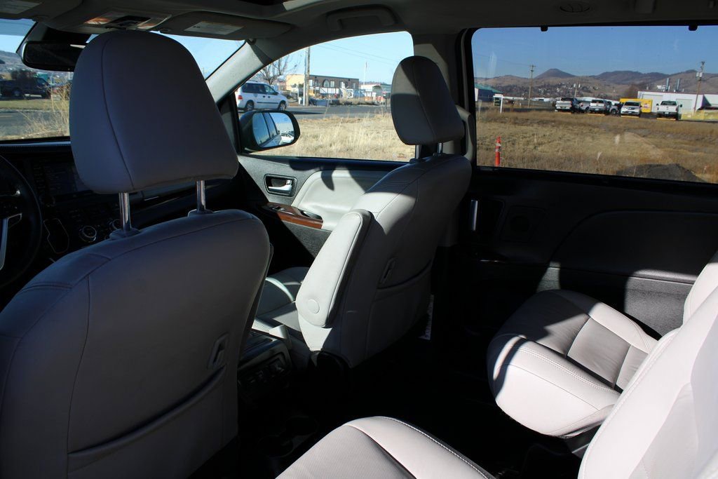 Used 2019 Toyota Sienna Limited w/ Carpet Mat Package AWD/4WD image 15