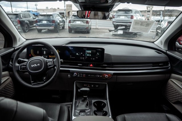 Used 2025 Kia Carnival LXS image 11