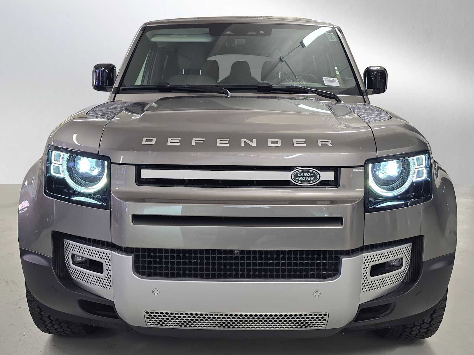Used 2023 Land Rover Defender 130 SE image 8