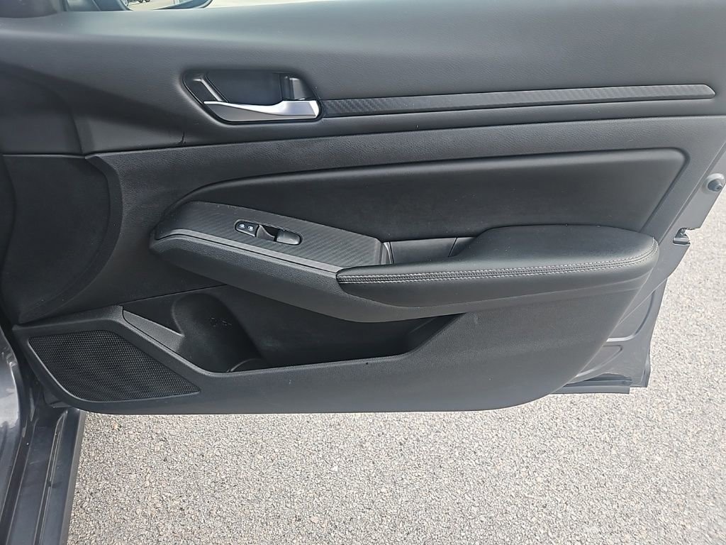 Used 2024 Nissan Altima 2.5 SV image 29