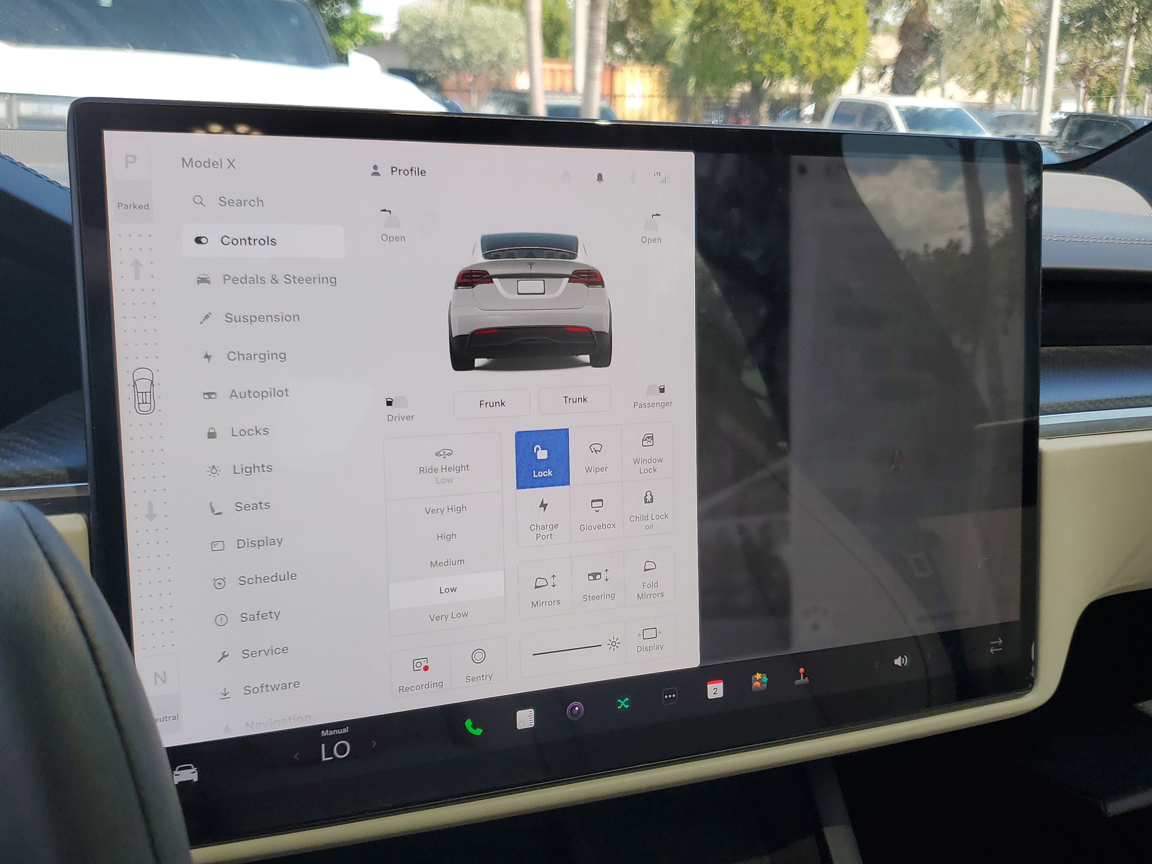 Used 2022 Tesla Model X Plaid image 10