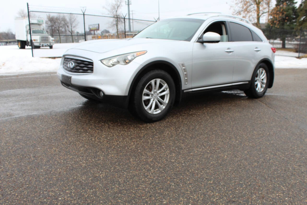 Used 2010 INFINITI FX35 AWD w/ Navigation Pkg image 2
