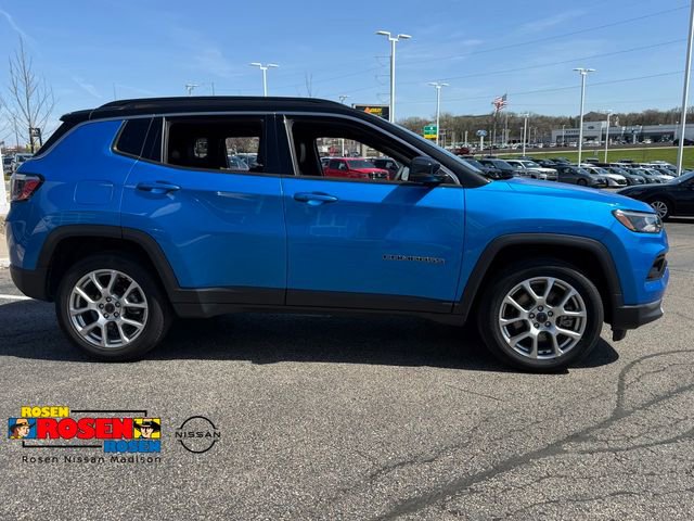 Used 2025 Jeep Compass Limited AWD/4WD image 2