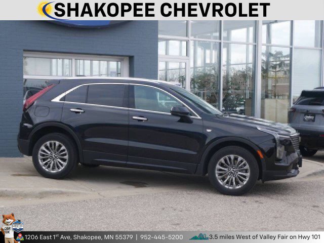 Used 2024 Cadillac XT4 Premium Luxury image 2