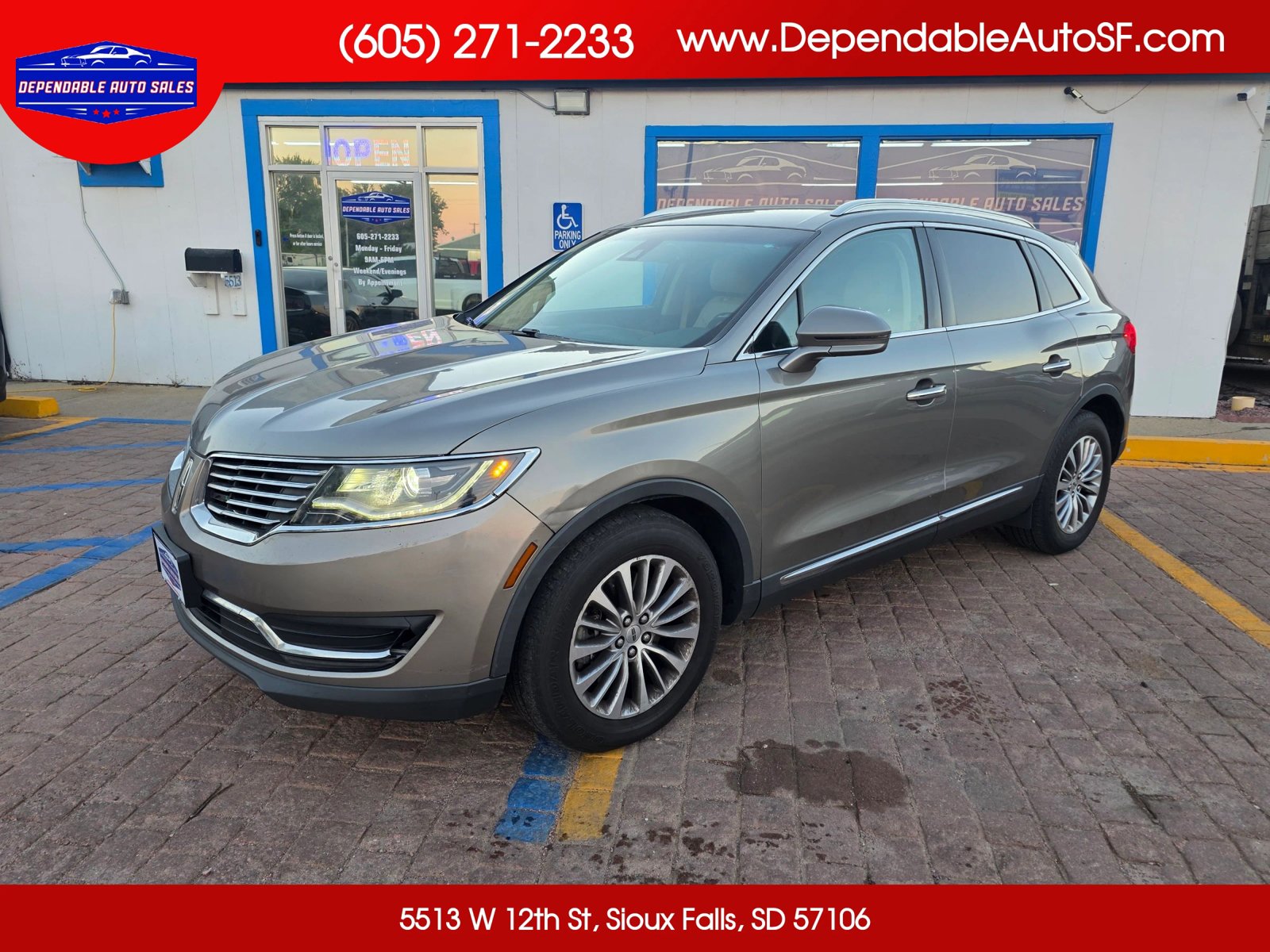 Used 2016 Lincoln MKX Select w/ Select Plus Package AWD/4WD image 1