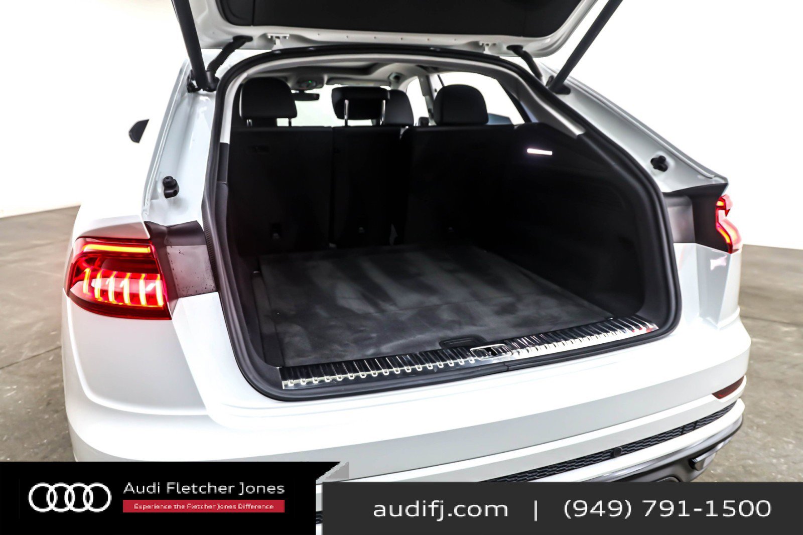 Used 2023 Audi Q8 Prestige w/ Prestige Package image 23