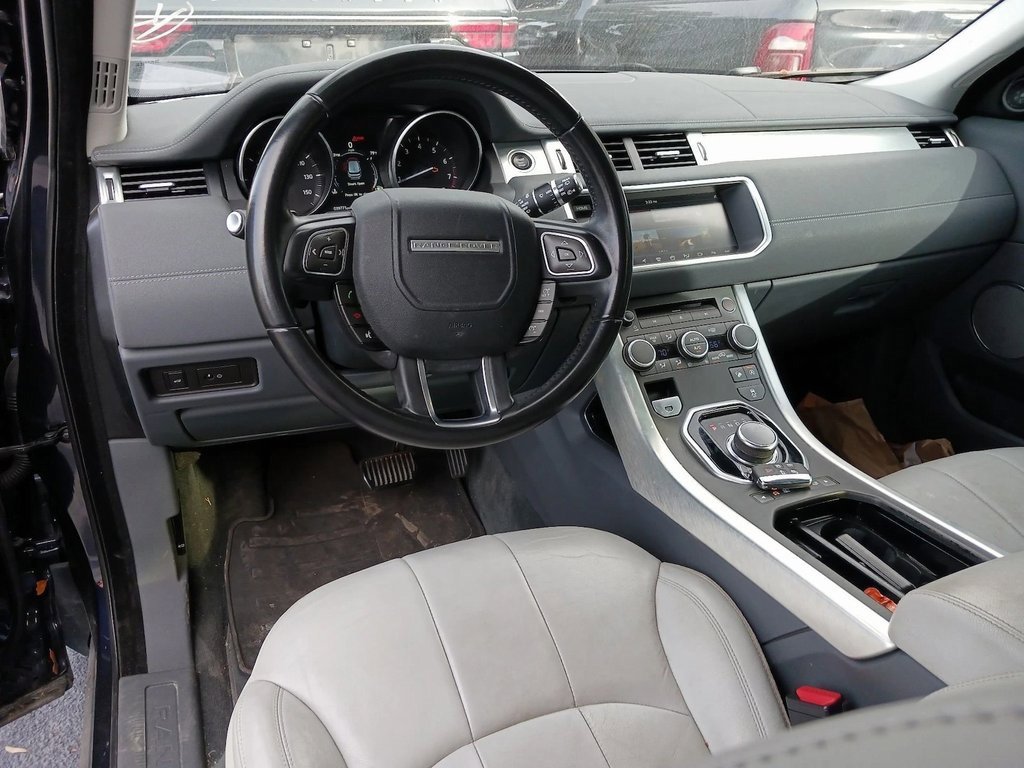 Used 2017 Land Rover Range Rover Evoque SE image 3