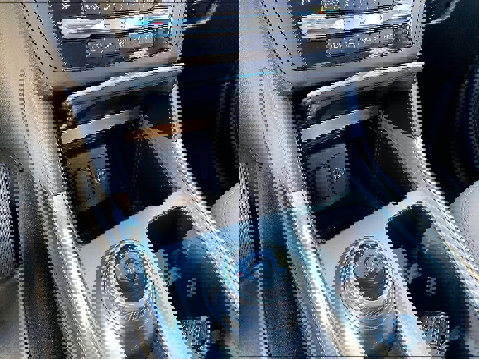 Used 2020 Ford Explorer XLT w/ Equipment Group 202A image 36