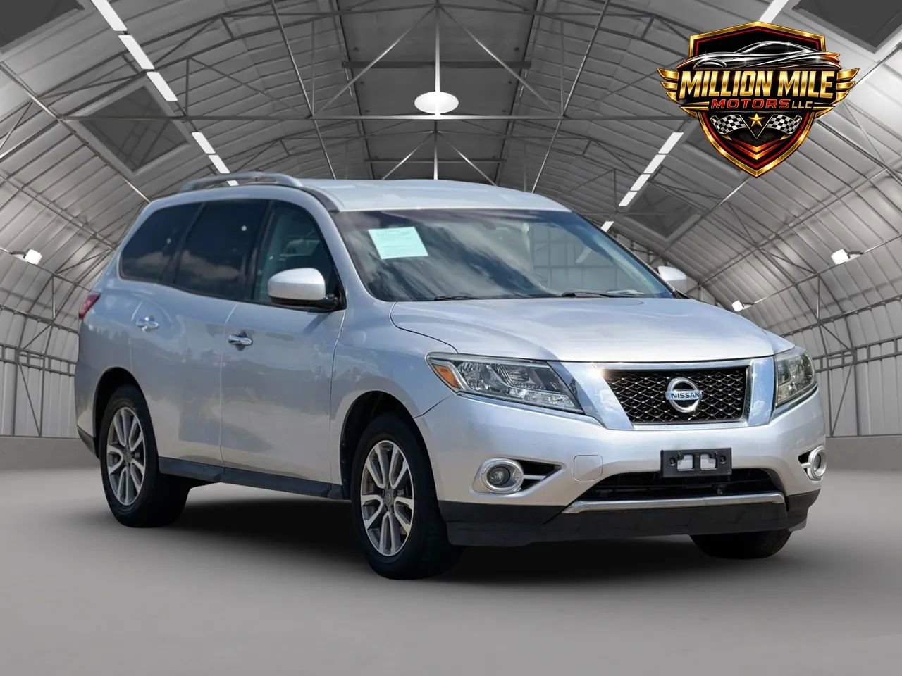 Used 2015 Nissan Pathfinder SV FWD image 1
