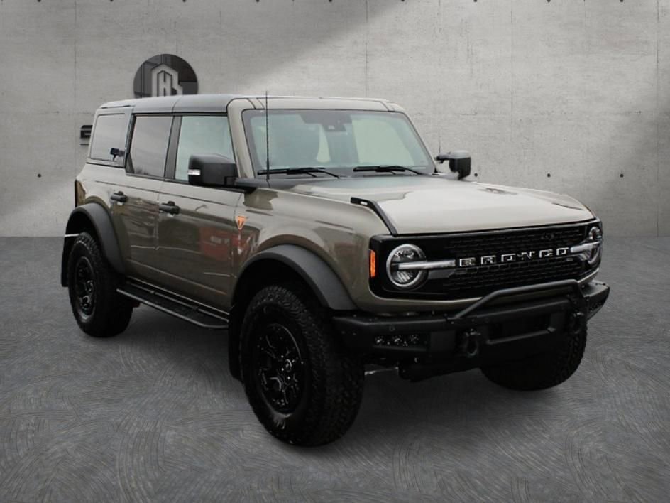 Used 2025 Ford Bronco Badlands image 3
