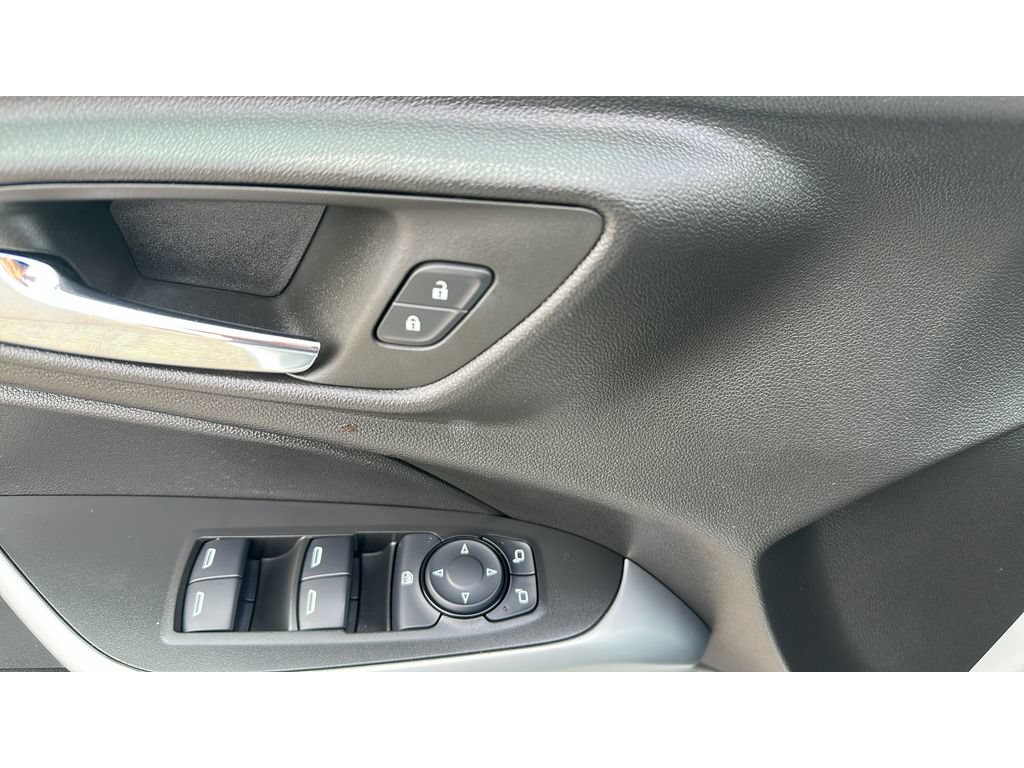 Used 2025 Chevrolet Trax LS FWD image 12