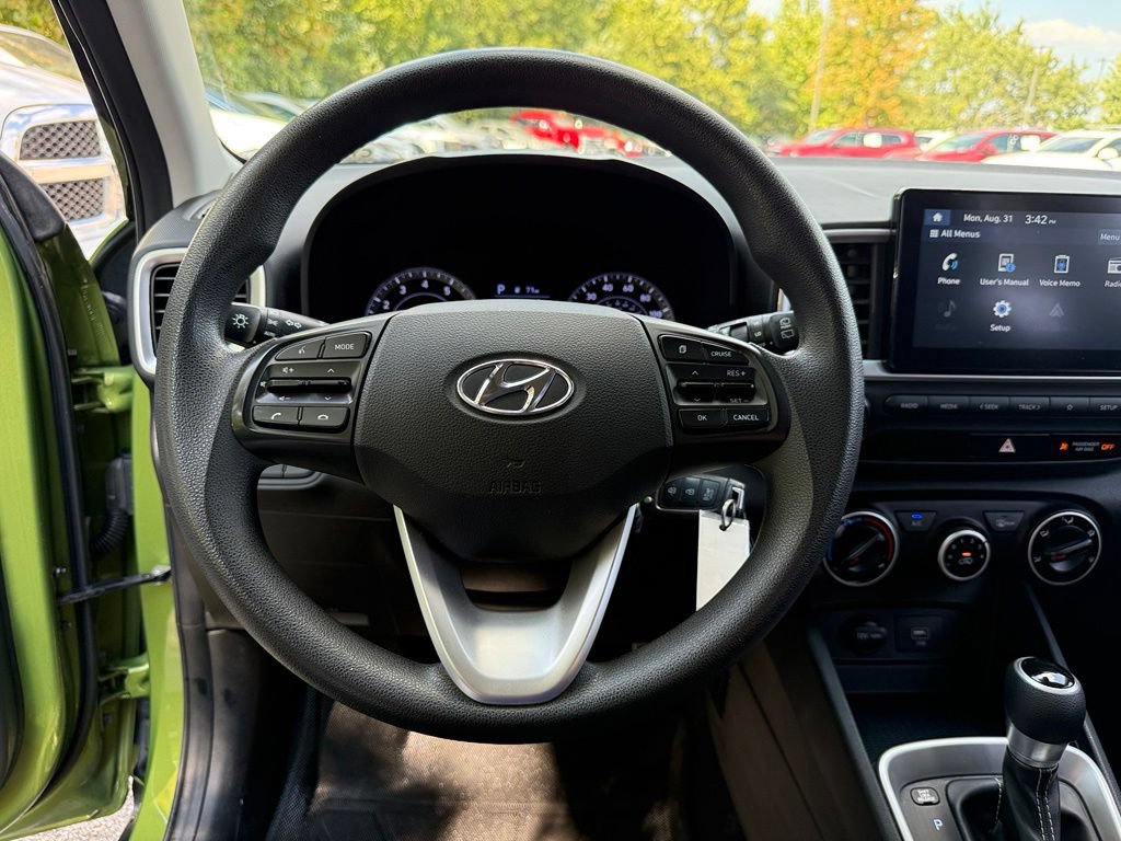 Used 2020 Hyundai Venue SE FWD image 11