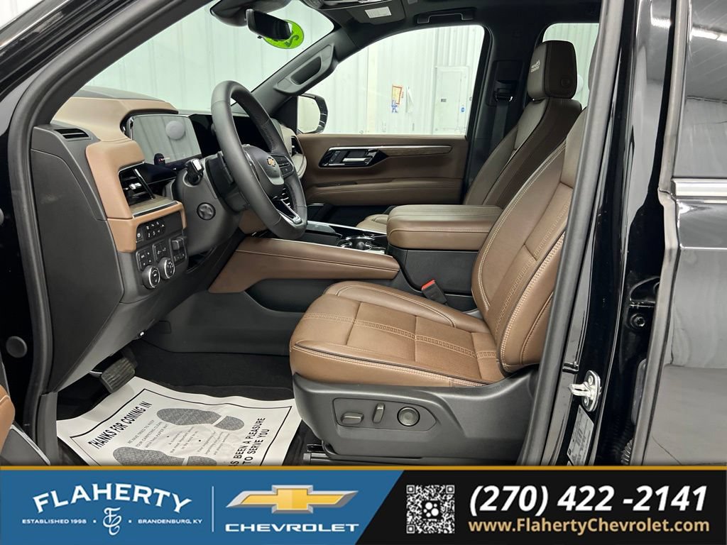 Used 2025 Chevrolet Suburban High Country AWD/4WD image 9