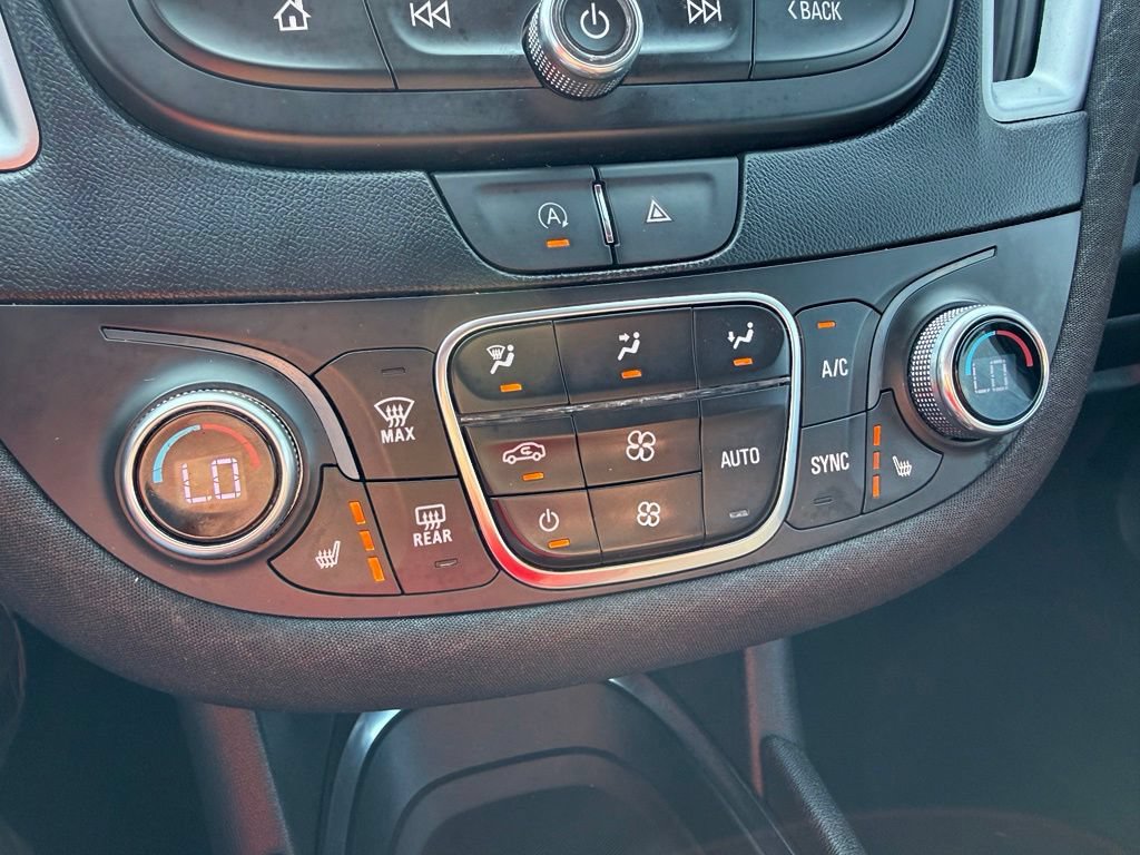 Used 2023 Chevrolet Malibu LT FWD image 34