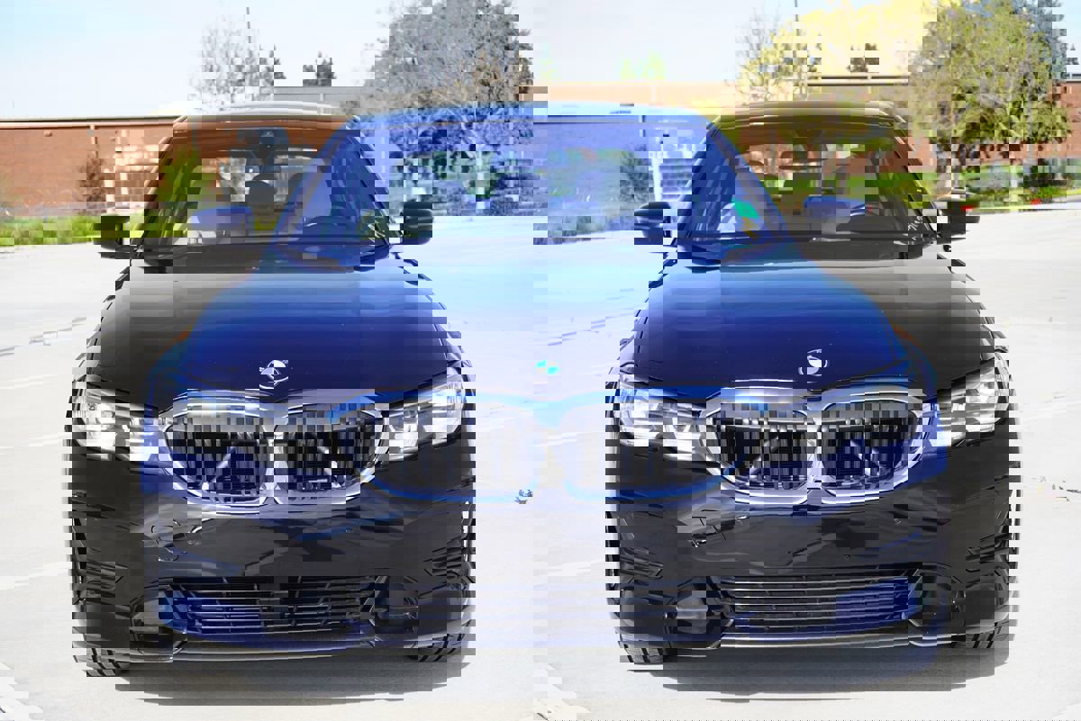 Used 2019 BMW 330i Sedan w/ Driving Assistance Package image 5