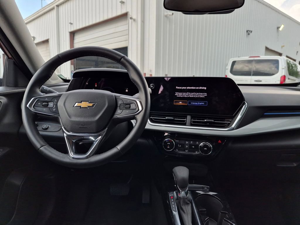 Used 2025 Chevrolet Trax LT w/ LT Convenience Package FWD image 22