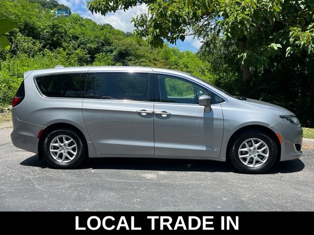 Used 2020 Chrysler Pacifica Touring FWD image 5