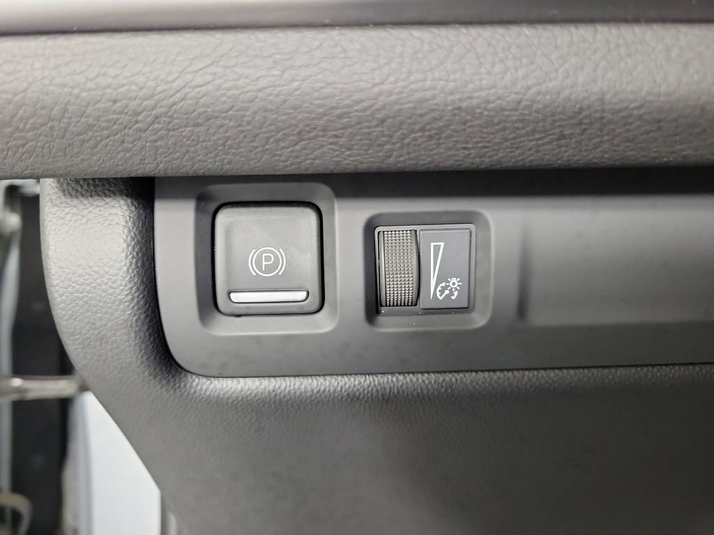 Certified 2025 Cadillac XT4 Premium Luxury image 30